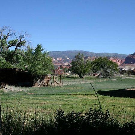 Austin'S Chuckwagon Motel Torrey Bagian luar foto