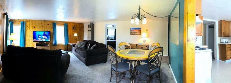 Austin'S Chuckwagon Motel Torrey Bagian luar foto