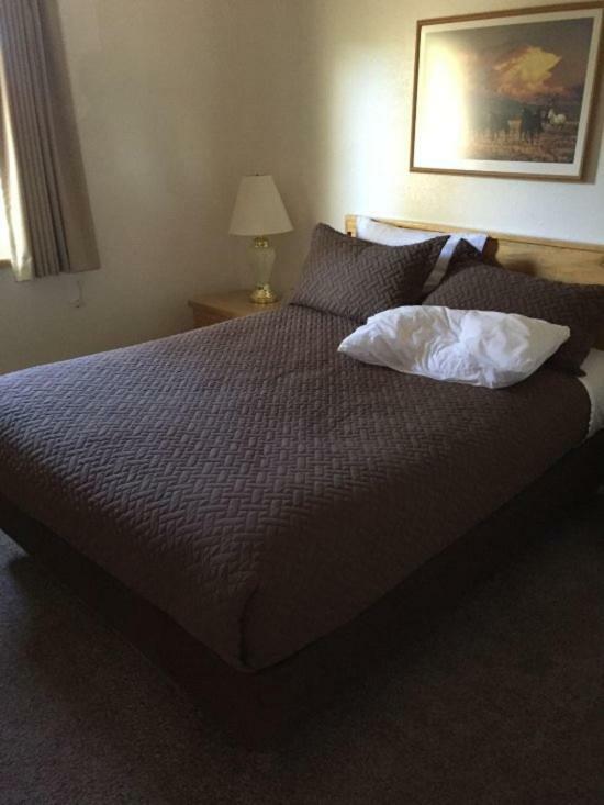 Austin'S Chuckwagon Motel Torrey Bagian luar foto